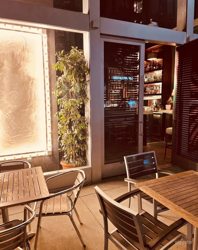 Downtown Oakland Cocktail Bar with Sidewalk Seating 