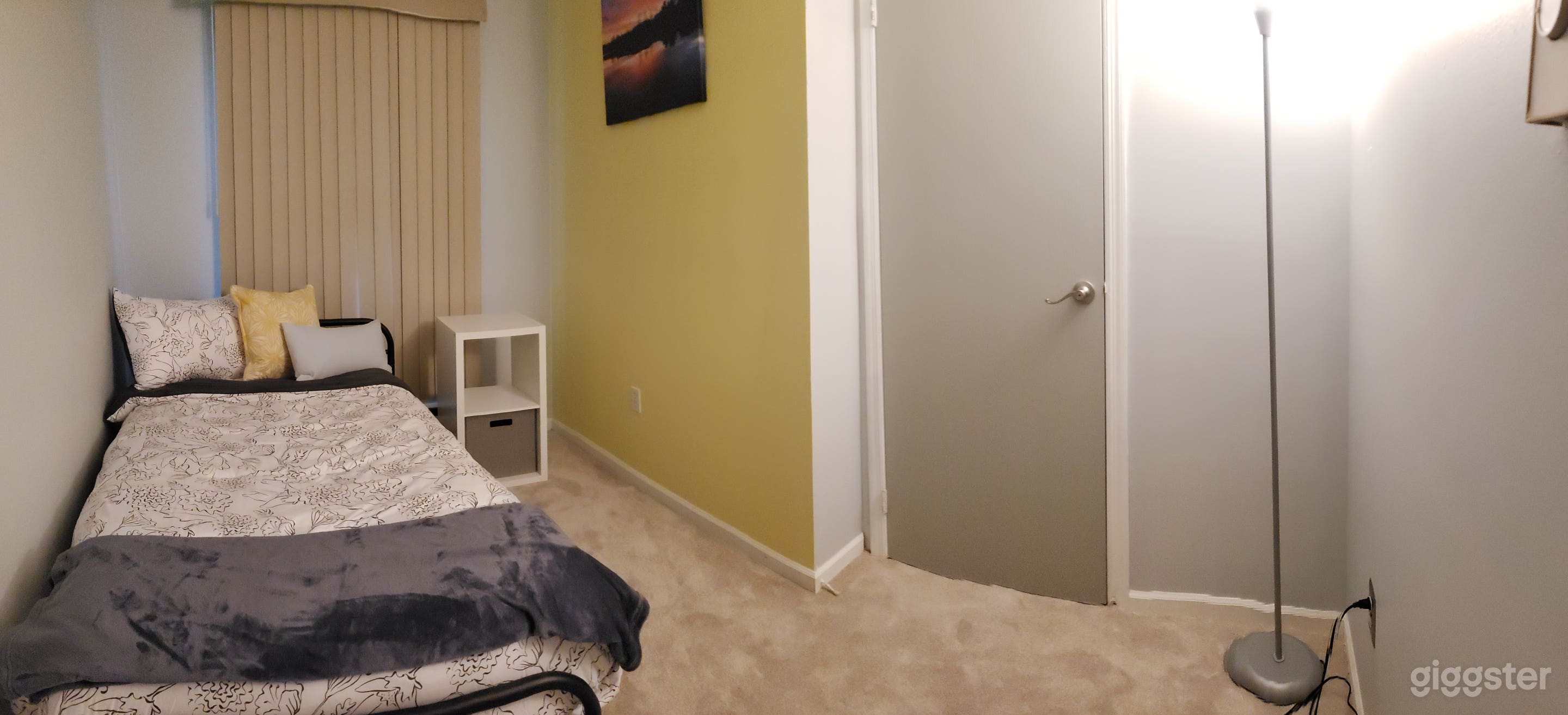 Atlantic City Harbor Home with a minimalist decor Photo 4