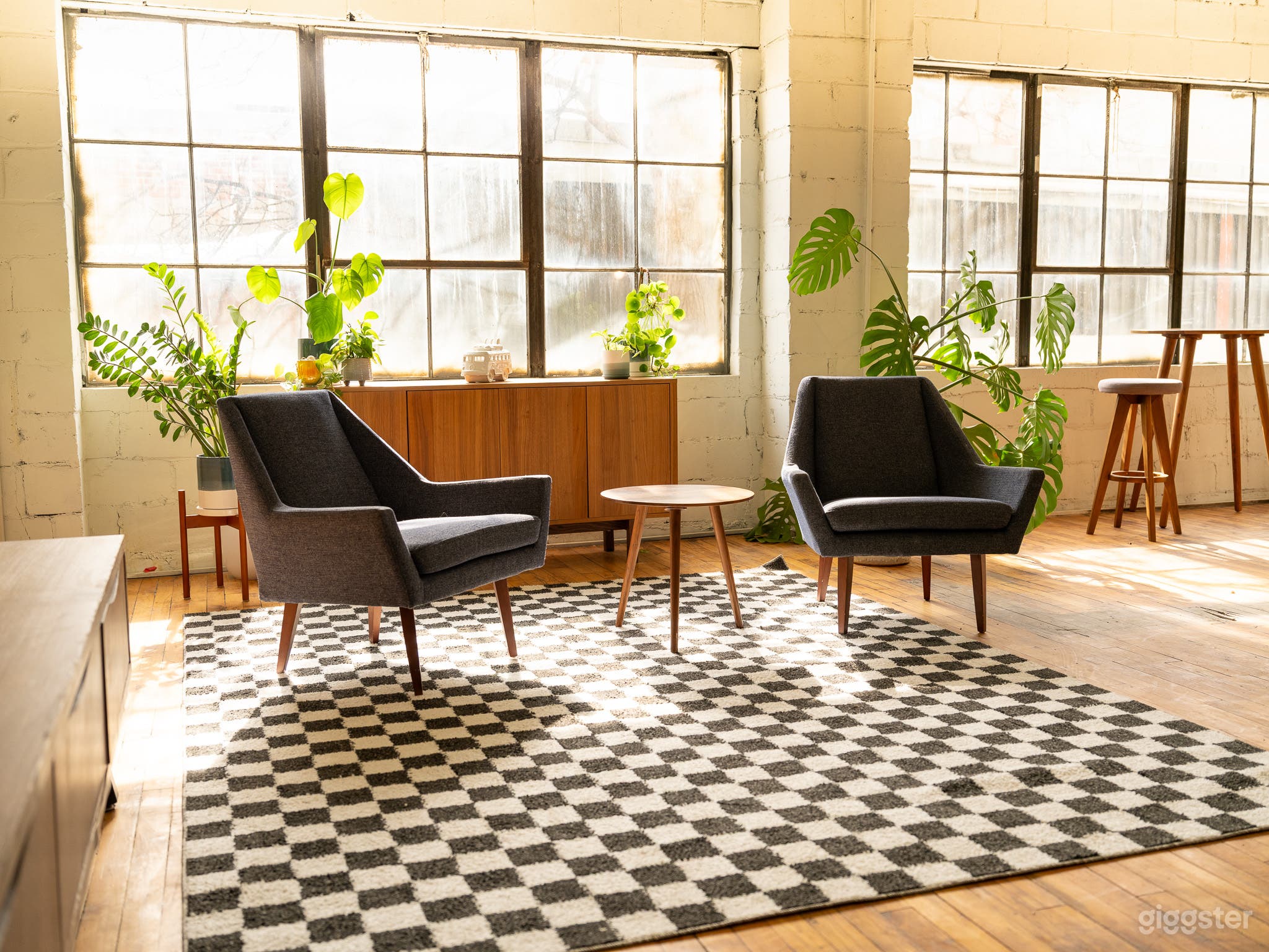 *NEW* Sunlit Industrial Loft with Modern Lounge Setup Photo 1