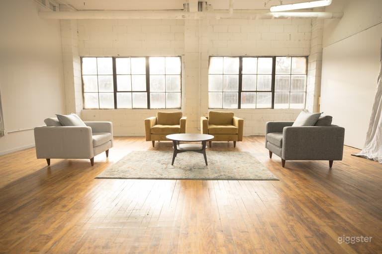  700 sq.ft. Ecommerce Studio – Fully Equipped for Creators 