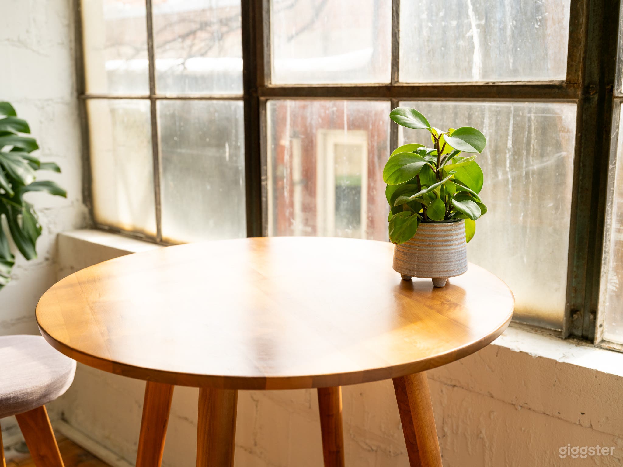 *NEW* Sunlit Industrial Loft with Modern Lounge Setup Photo 4