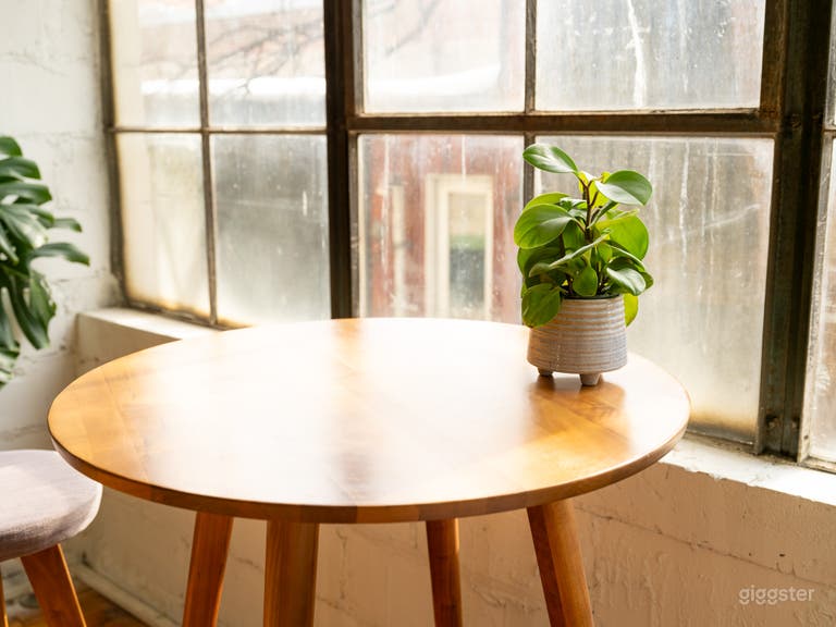  *NEW* Sunlit Industrial Loft with Modern Lounge Setup 