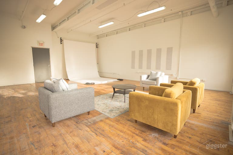  700 sq.ft. Ecommerce Studio – Fully Equipped for Creators 