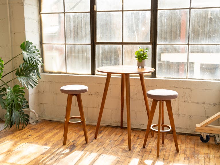  *NEW* Sunlit Industrial Loft with Modern Lounge Setup 