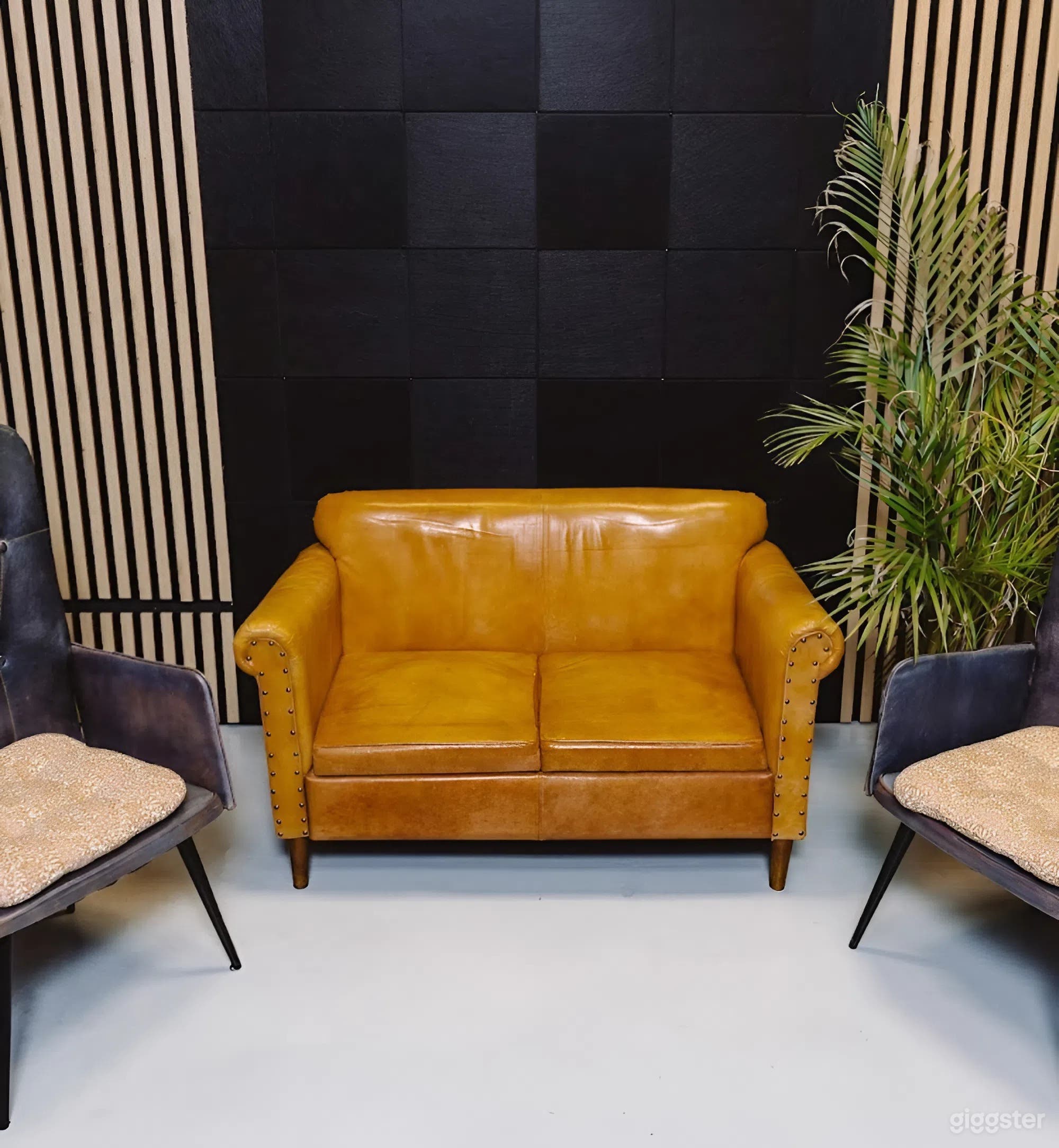 Fully Equipped Podcast & Content Studio in Warsaw Photo 3