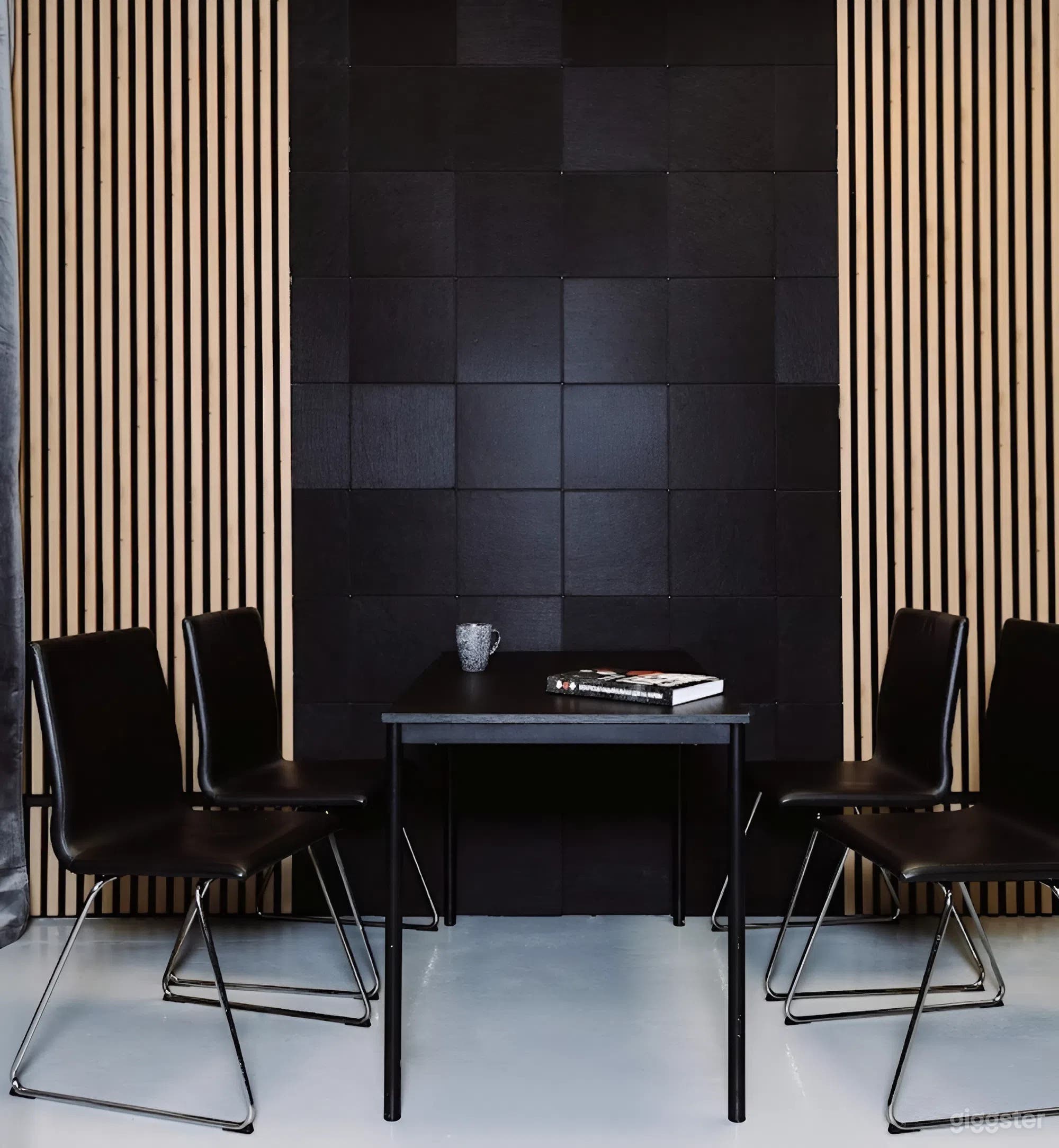 Fully Equipped Podcast & Content Studio in Warsaw Photo 4