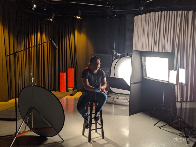  Media Center (Studio / Soundstage / Venue) 