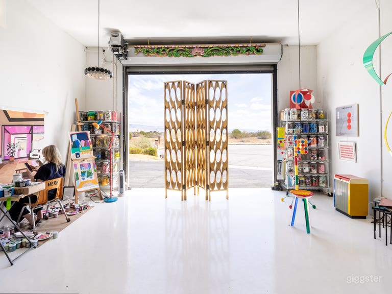  Episches Kunststudio und private Sammlung im Gewerberaum 