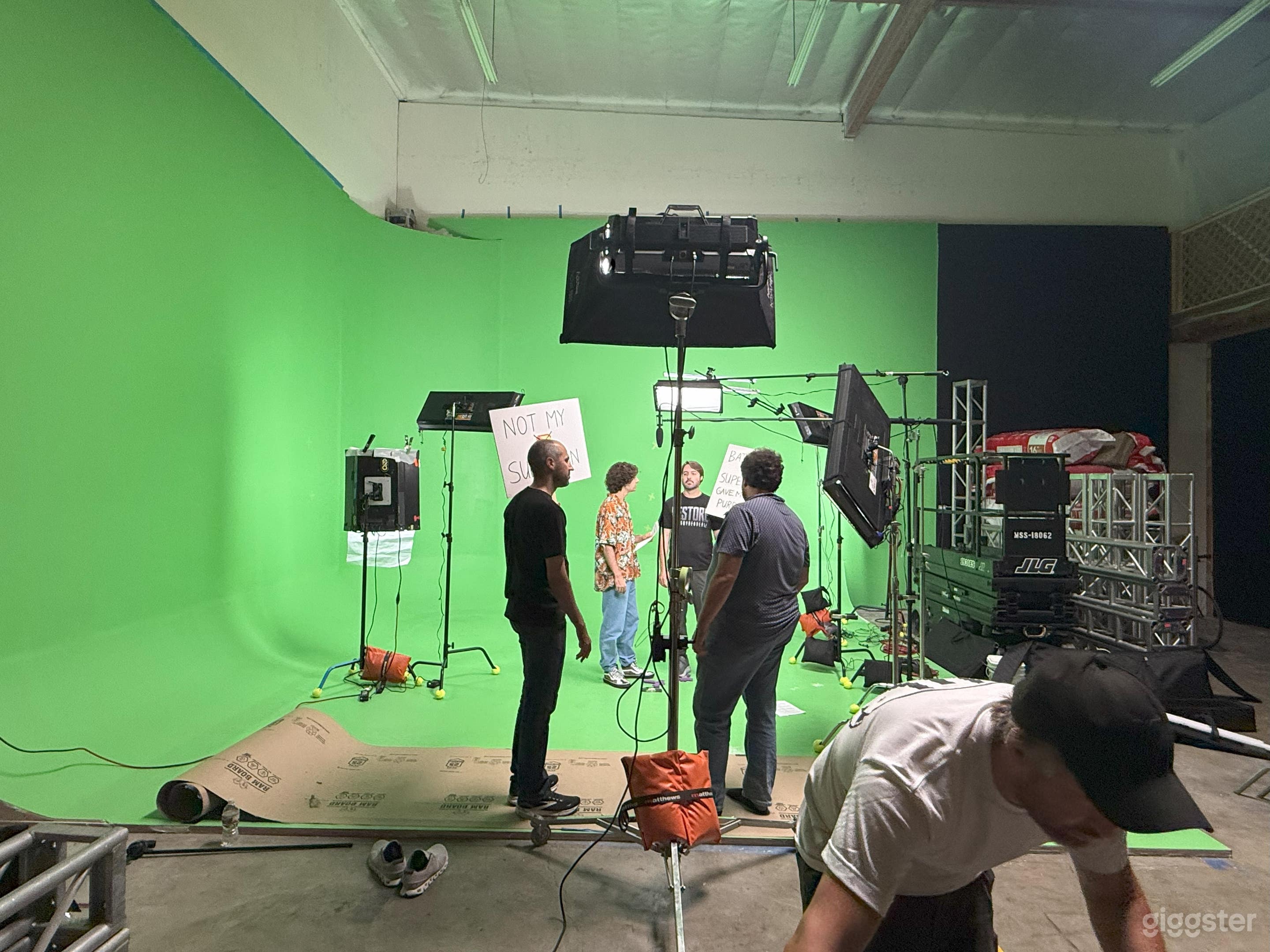 Large Green Screen in the South Bay Photo 1