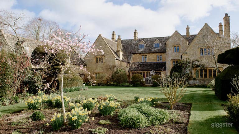  Country Manor House Near Broadway Village 