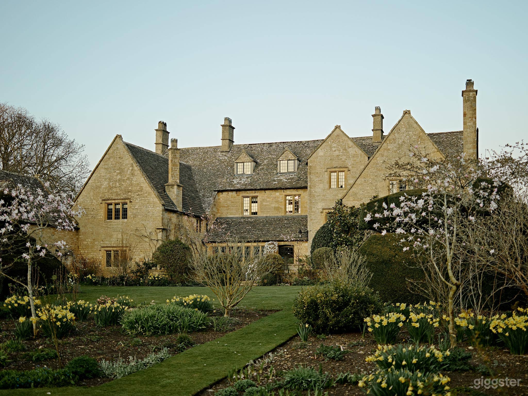 Country Manor House Near Broadway Village Photo 1