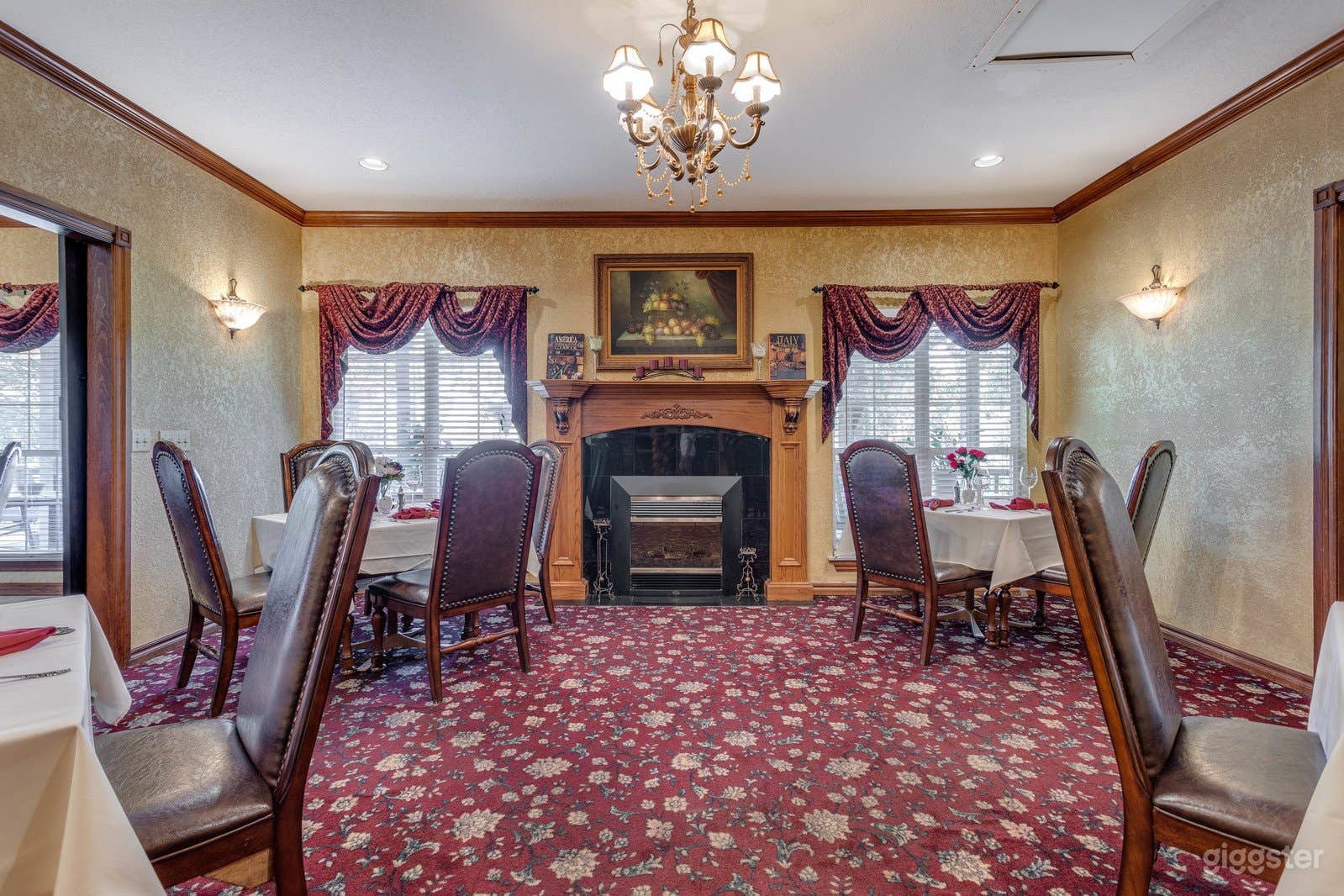 Friendly Bar &amp; Restaurant in Norman Photo 2