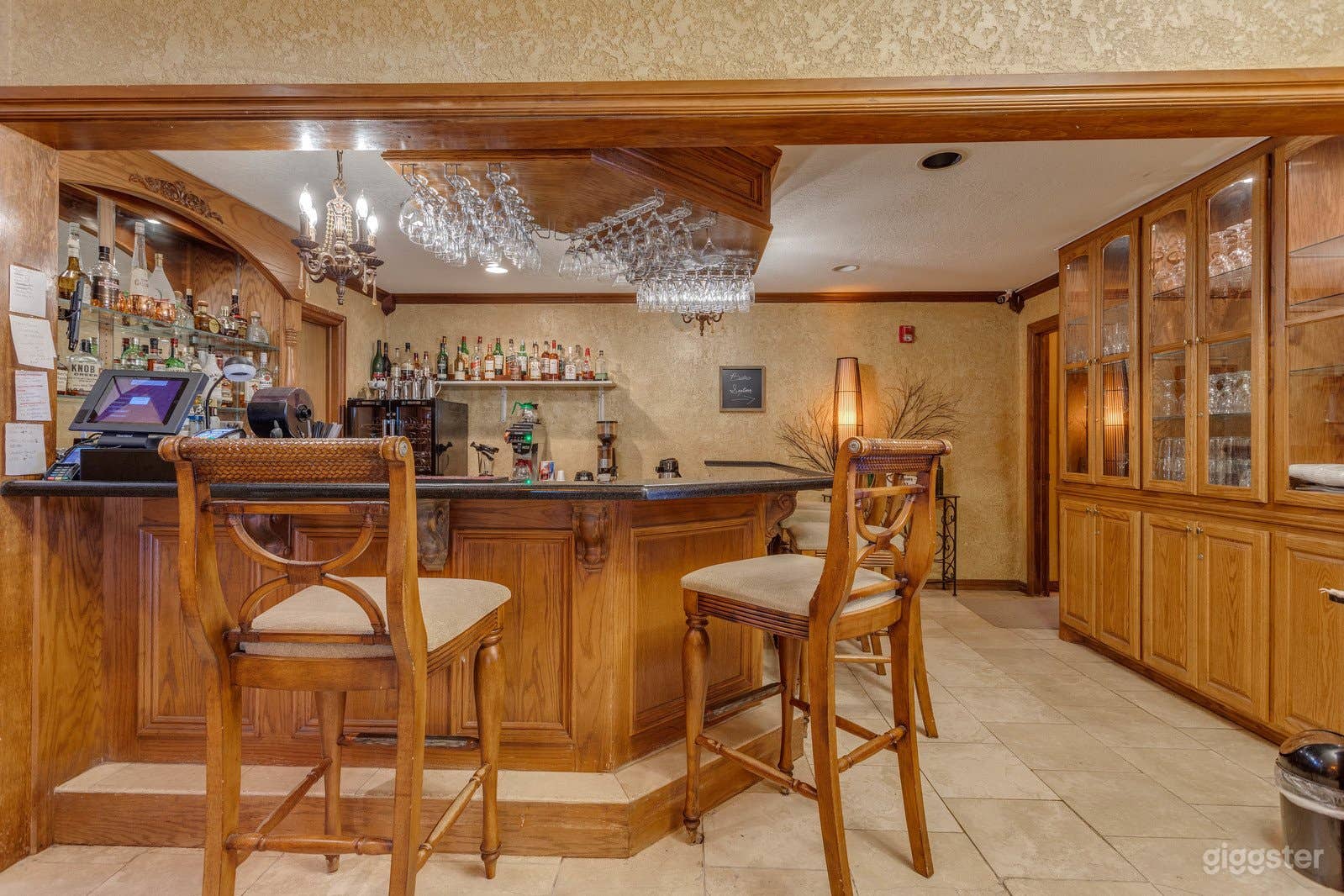 Friendly Bar &amp; Restaurant in Norman Photo 4