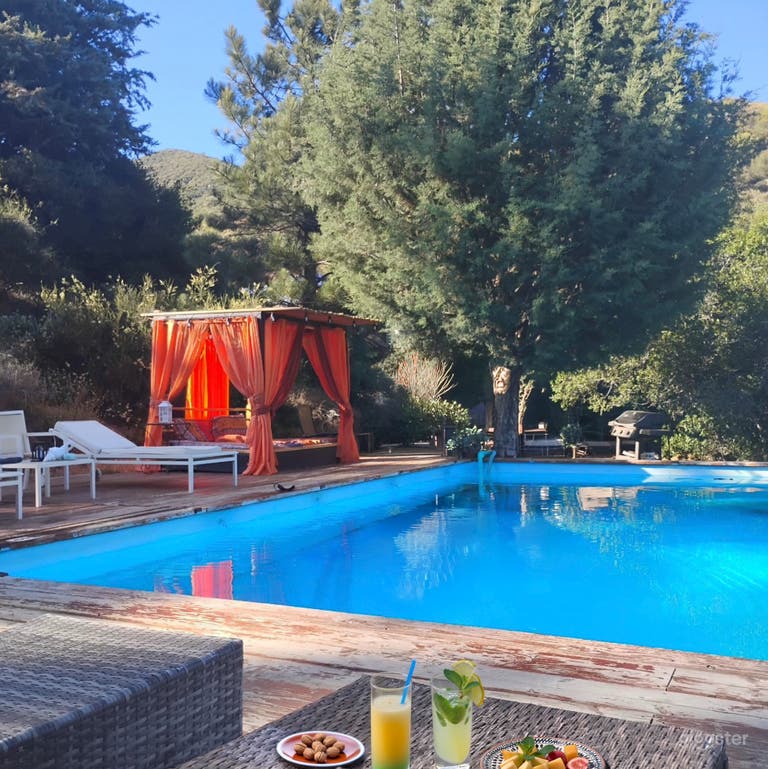  Scenic Pool w/ Deck & Sweeping Valley Views 