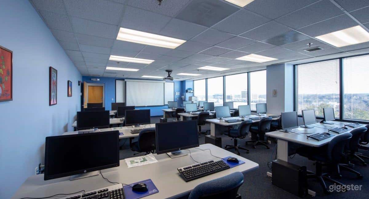 Bright, Upper Level 20 Person Computer Lab Photo 3