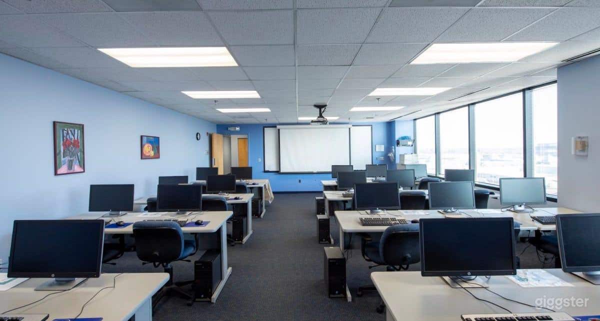 Bright, Upper Level 20 Person Computer Lab Photo 1