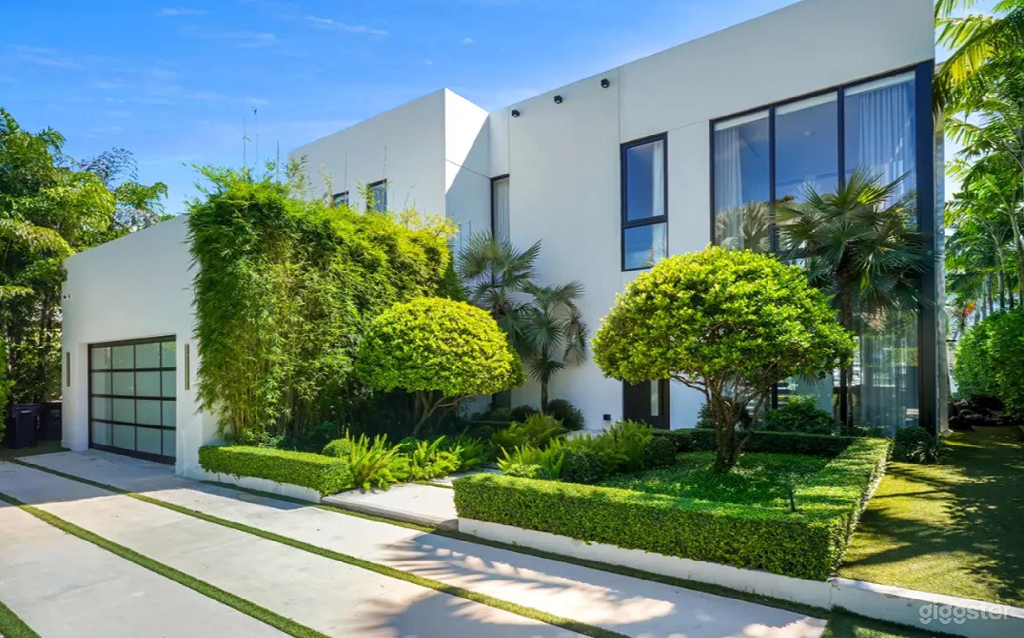 Elegant Home with Private Movie Theater- House only Photo 2