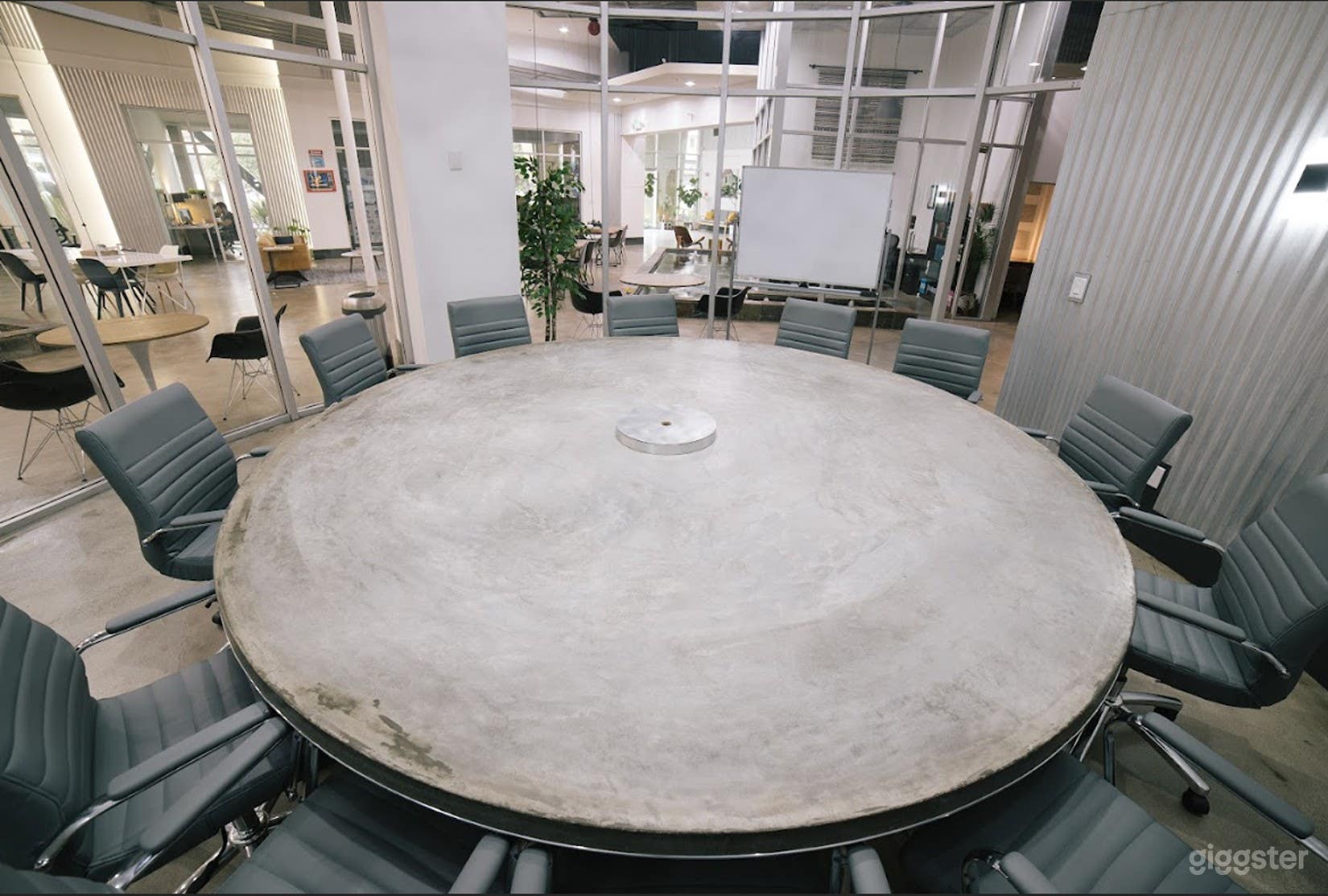 Spacious Conference Room for 12 Photo 1