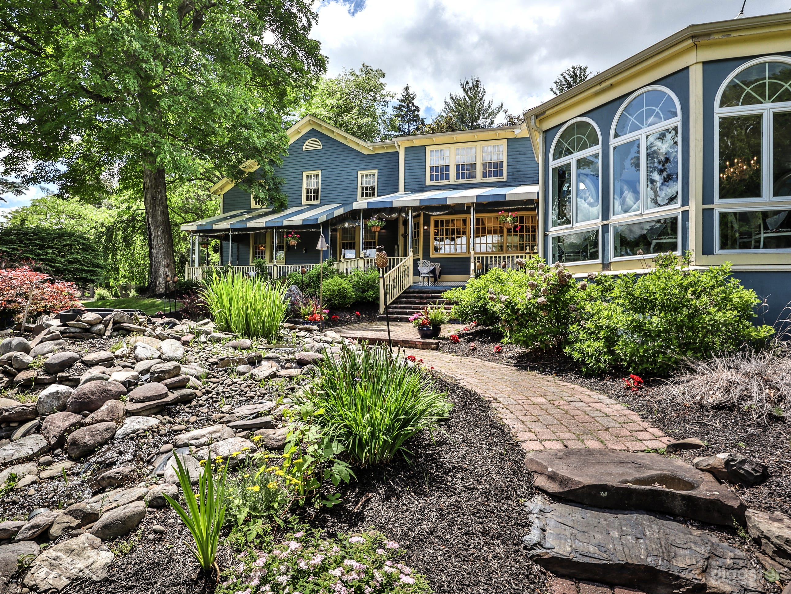 Estate &amp; Gardens - Wraparound Porch