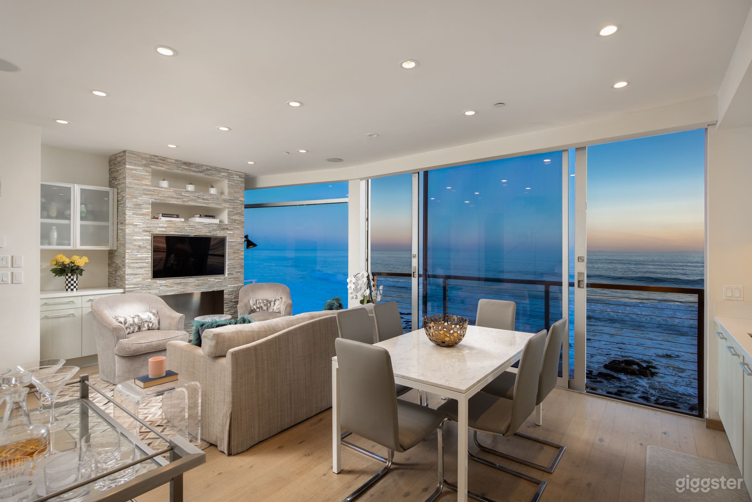Oceanfront Malibu Estate Property - On The Water Photo 2