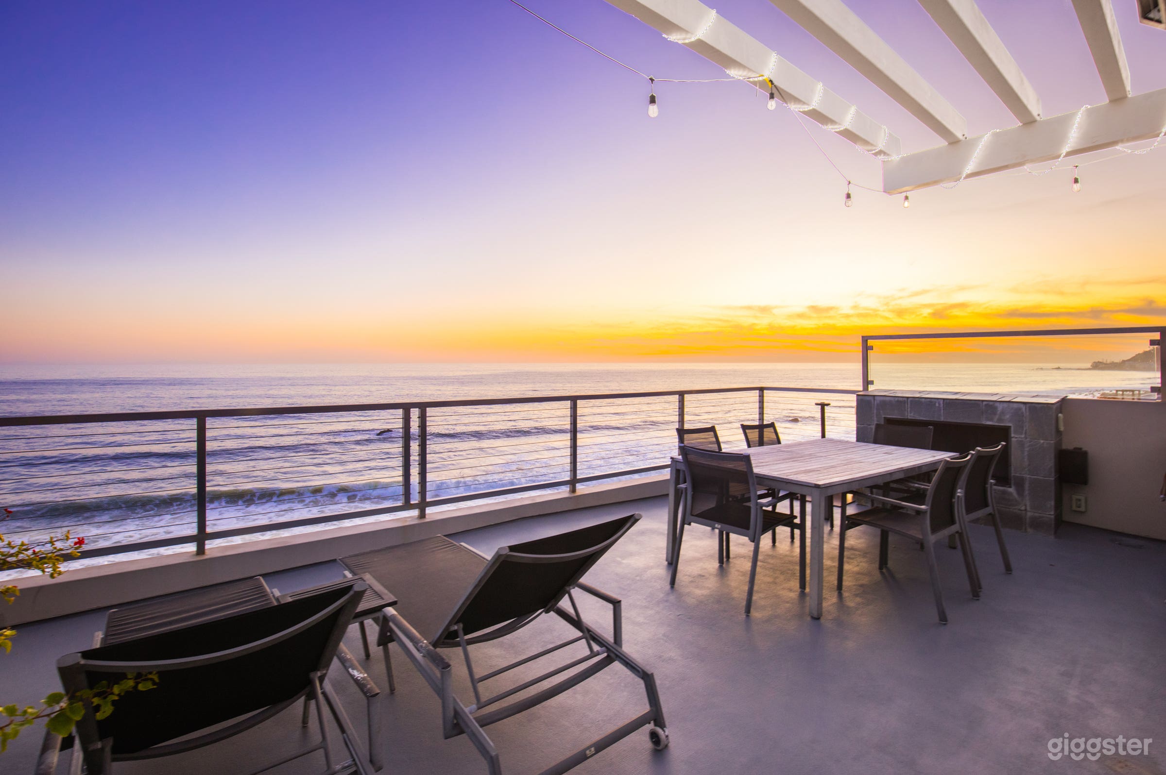 Oceanfront Malibu Estate Property - On The Water Photo 4