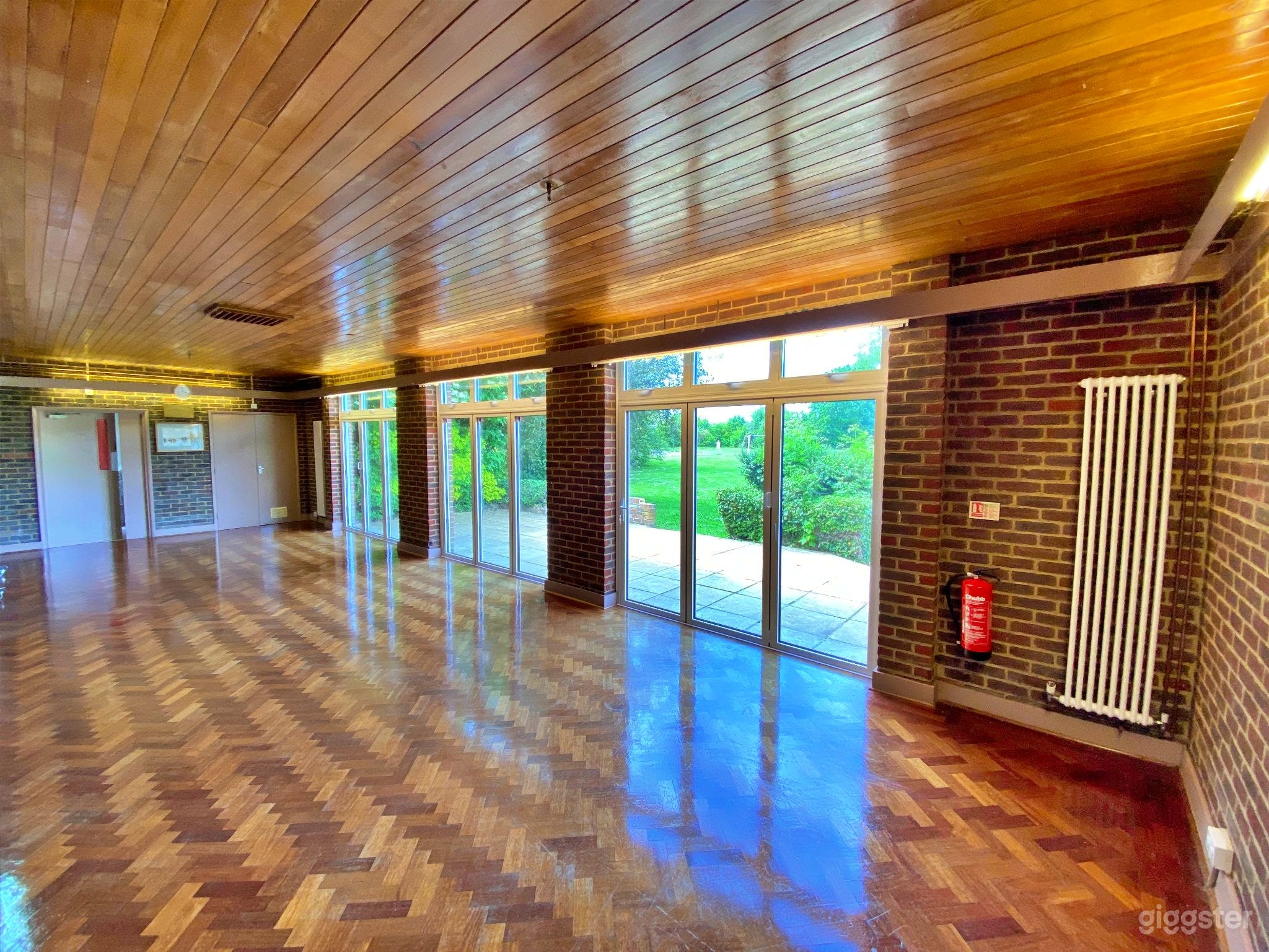 Versatile Event Space in Wraysbury Photo 1