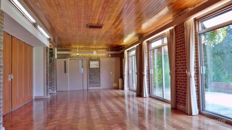 Versatile Event Space in Wraysbury Photo 2