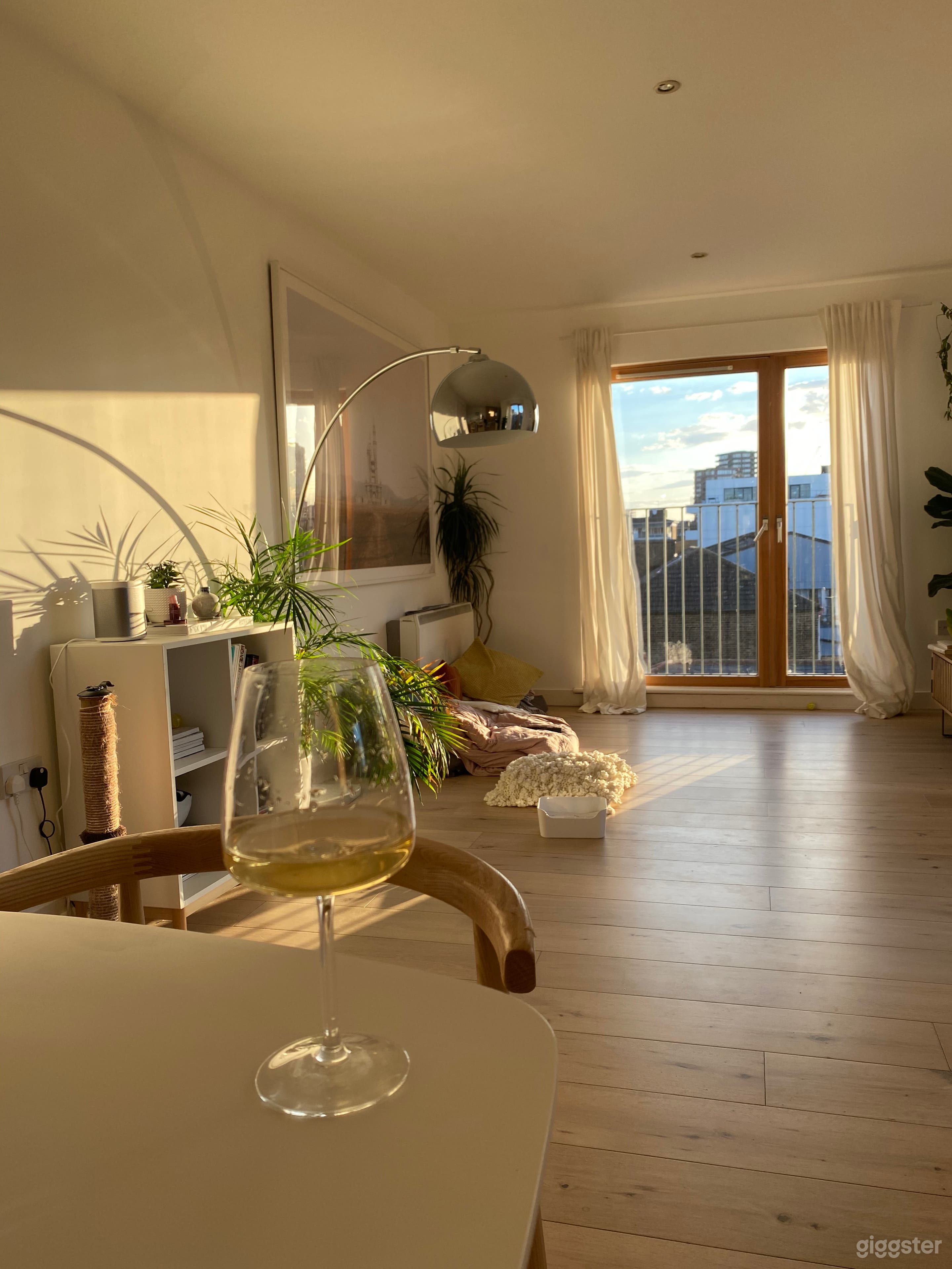 Sunlit Scandinavian Apartment with Floor-to-Ceiling Windows Photo 3