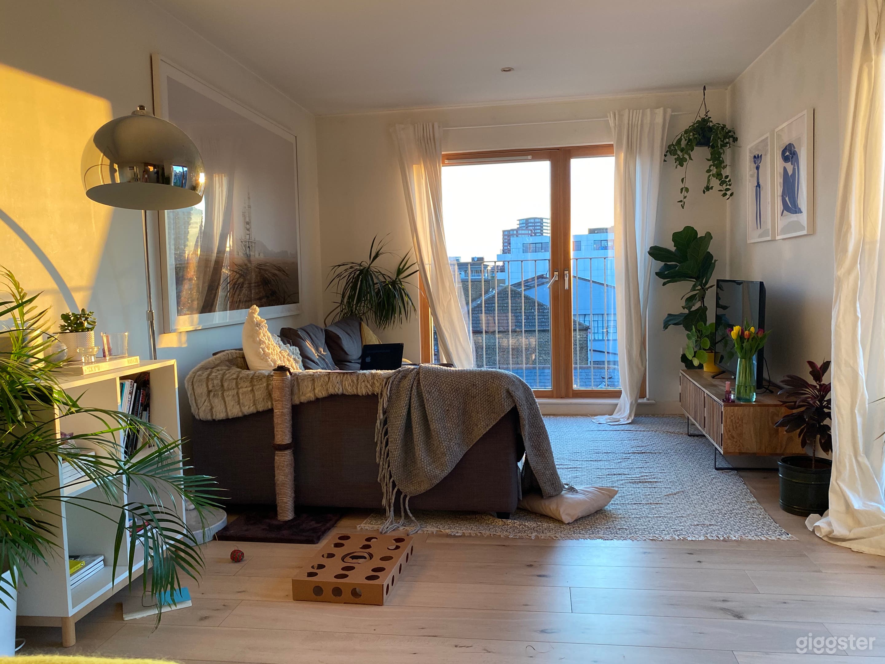 Sunlit Scandinavian Apartment with Floor-to-Ceiling Windows Photo 2