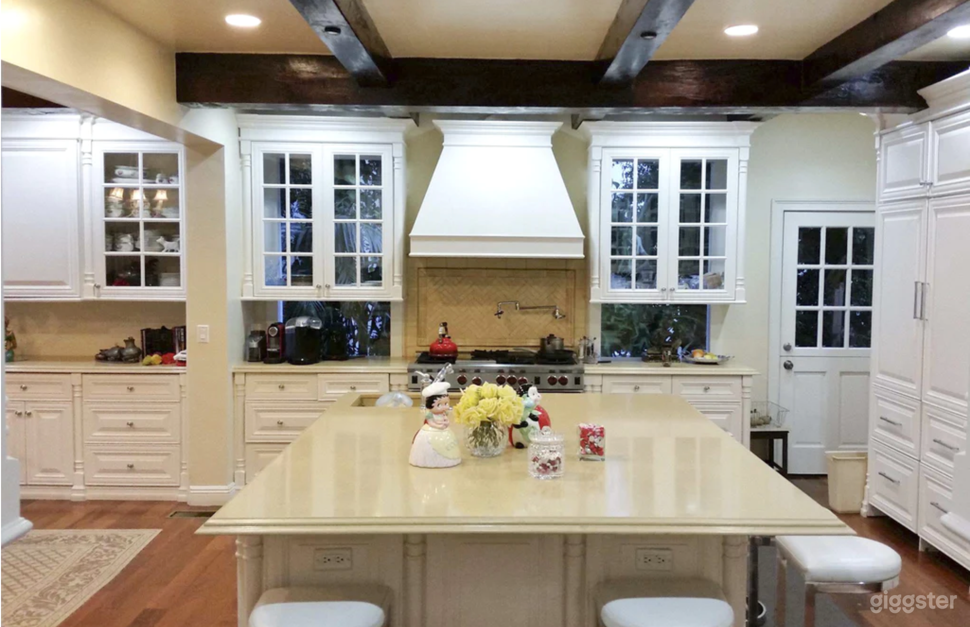 Classic White Mansion Photo 2