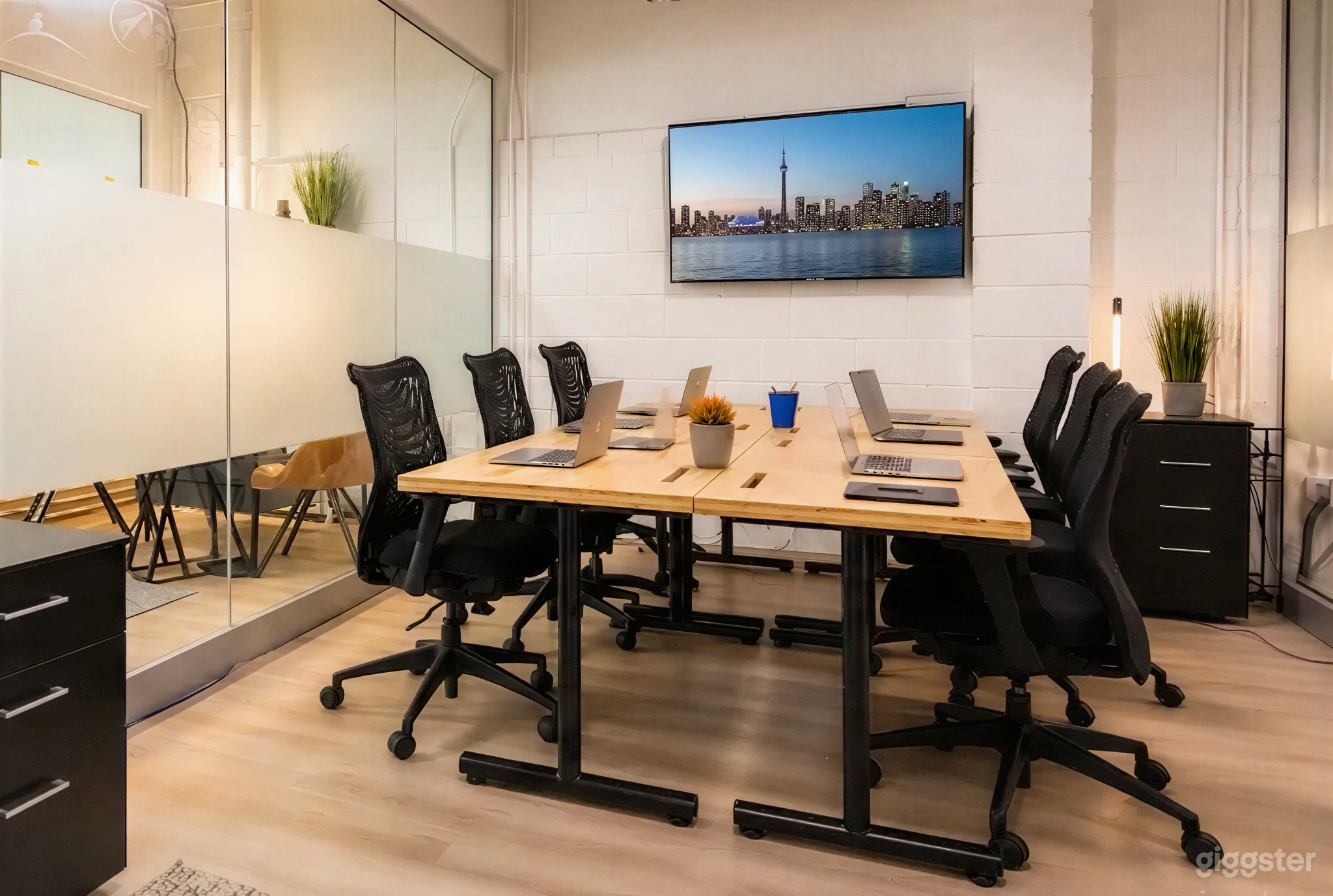 6-Person Office Photo 2