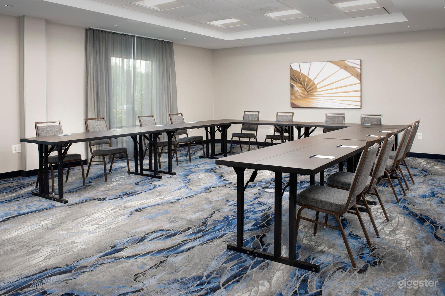 Modern Space Near BWI Airport | Smart TV & Free Parking Photo 4