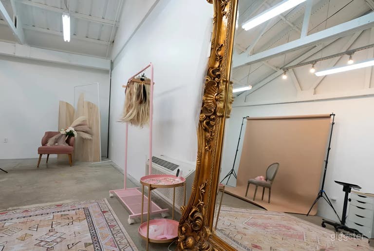  Chic & Girly Studio in Downtown Houston - Perfect for Creatives 