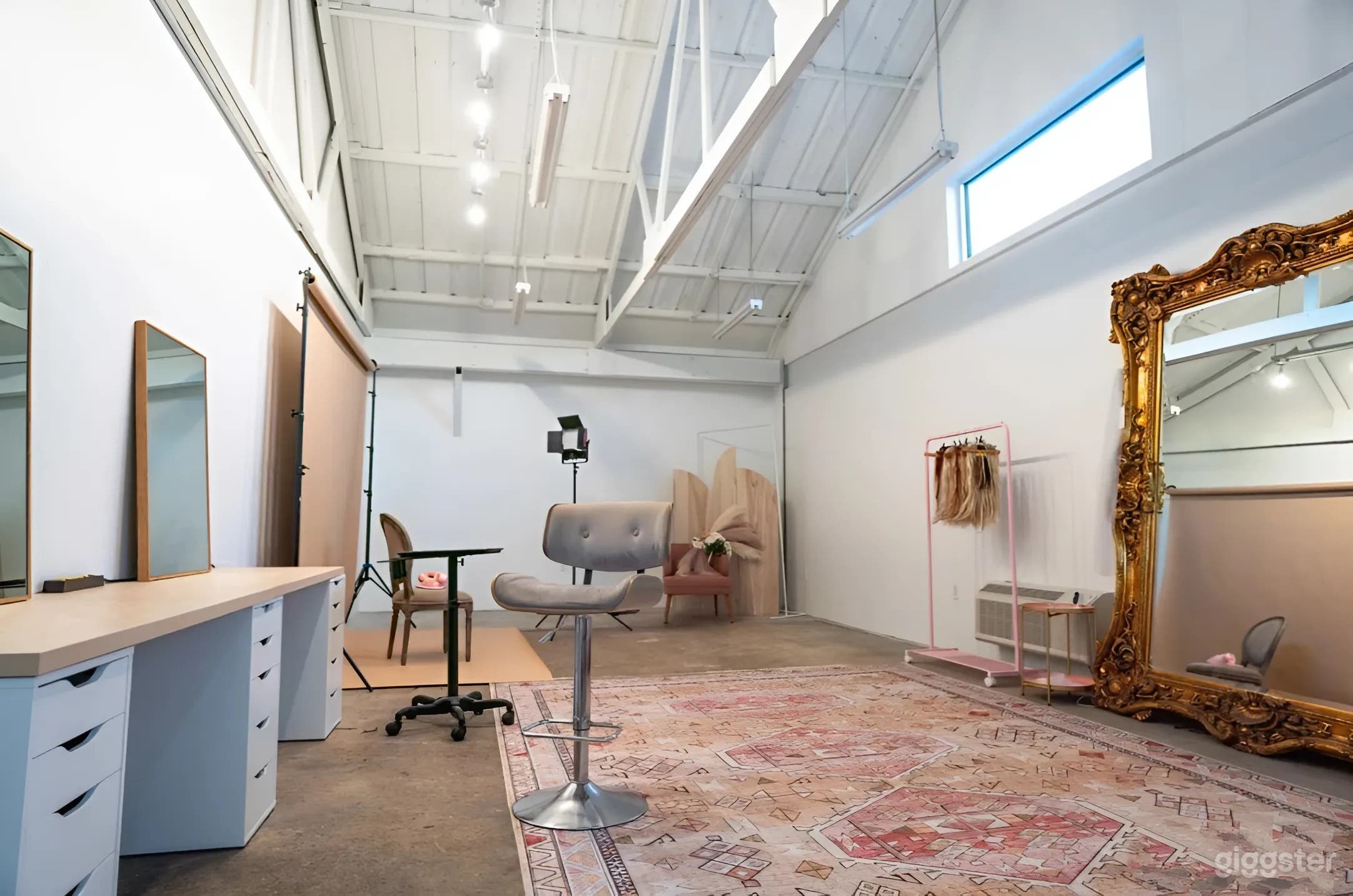 Chic &amp; Girly Studio in Downtown Houston - Perfect for Creatives Photo 1