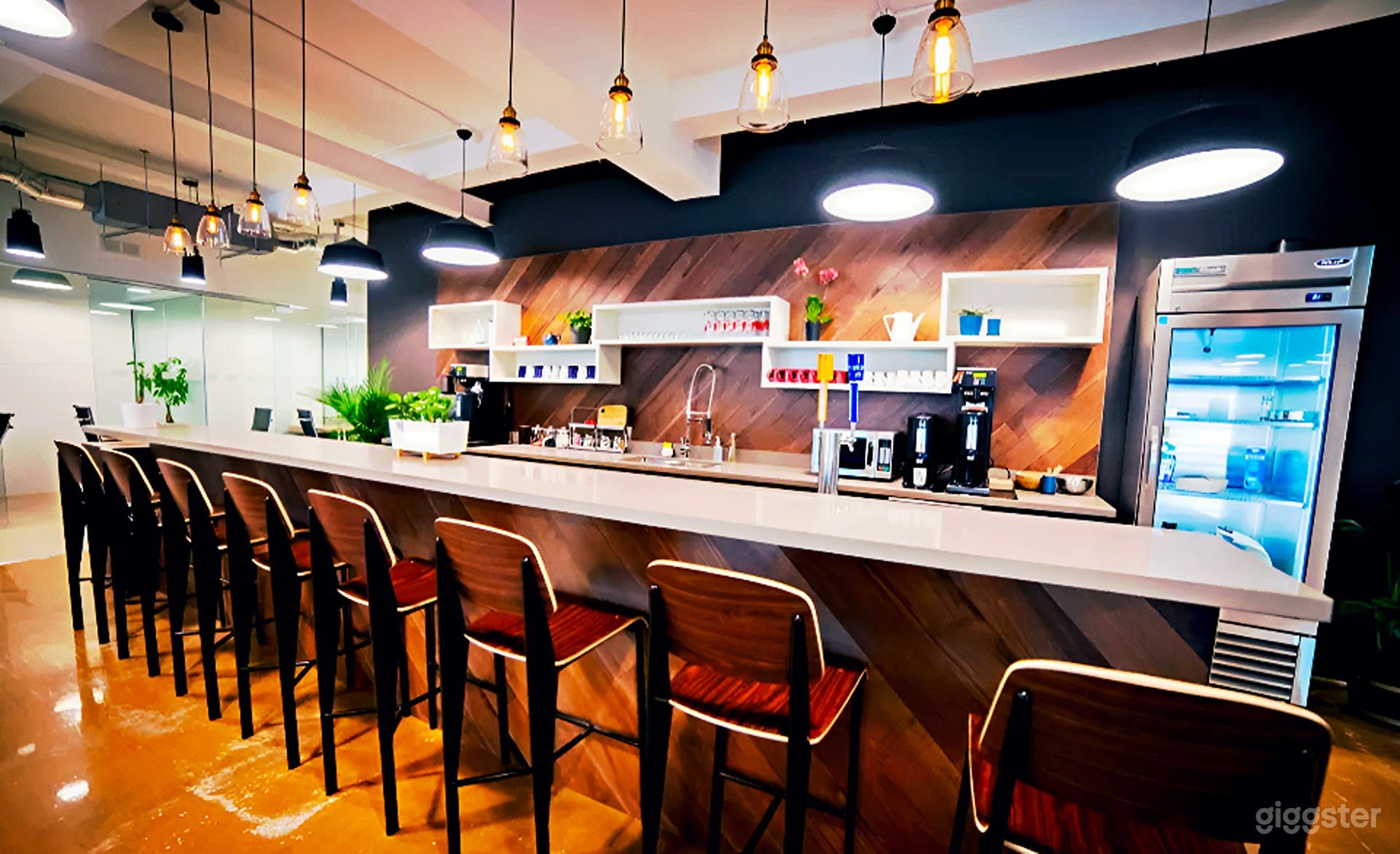 Bright 7 Person Day Office in Etobicoke Photo 1