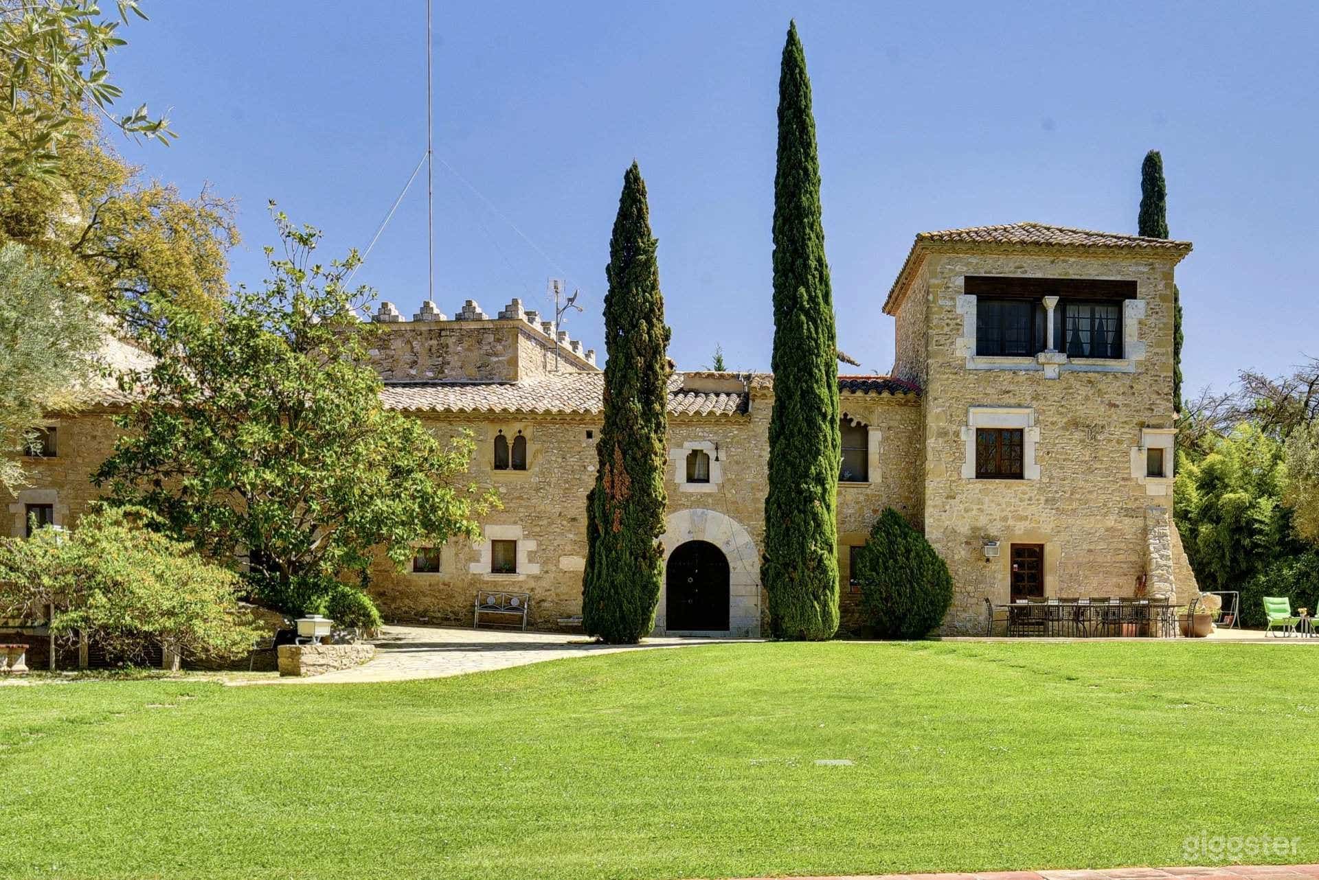 16th century catalan masia with a private forest Photo 1