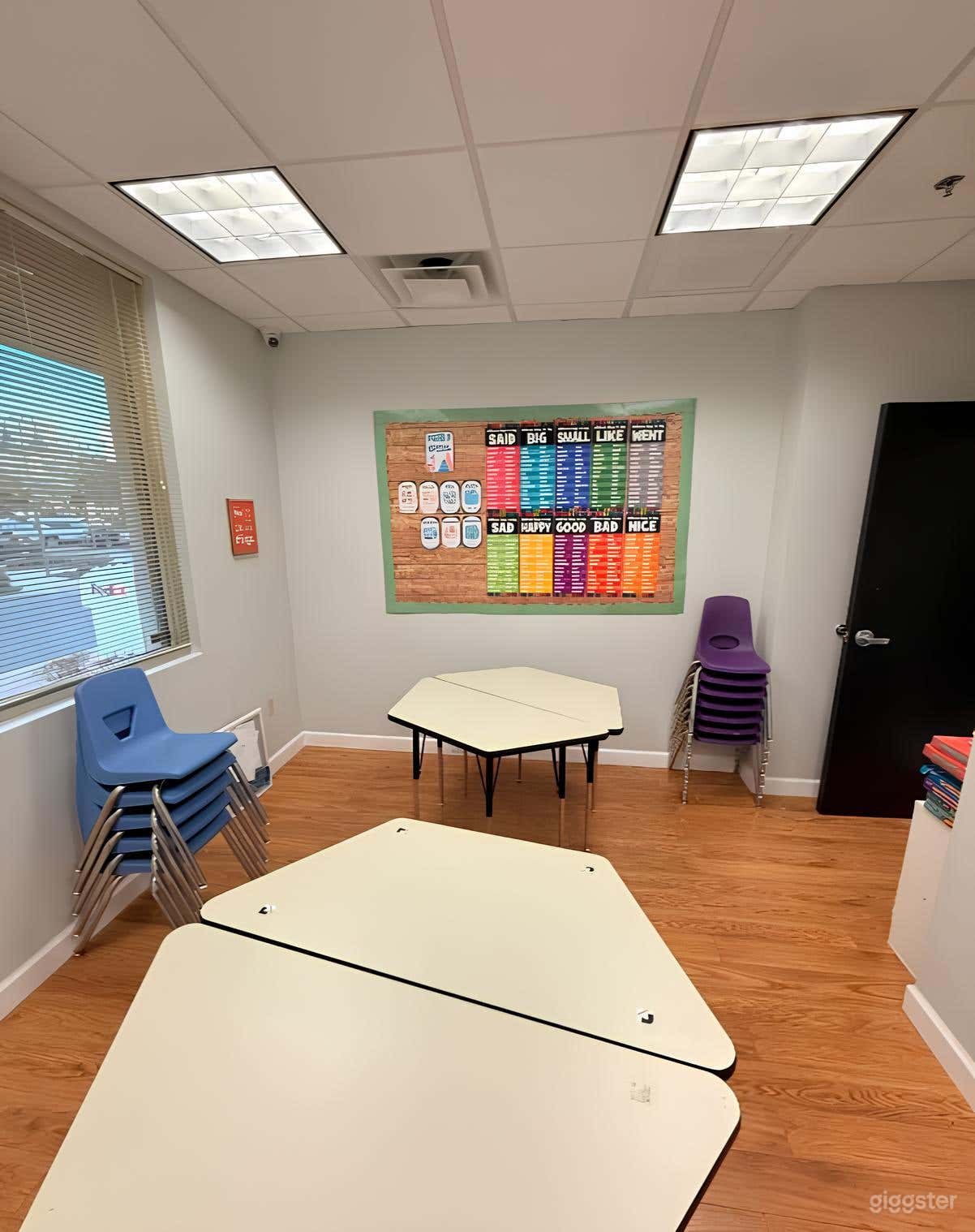 Bright & Cozy Classroom Studio Photo 2