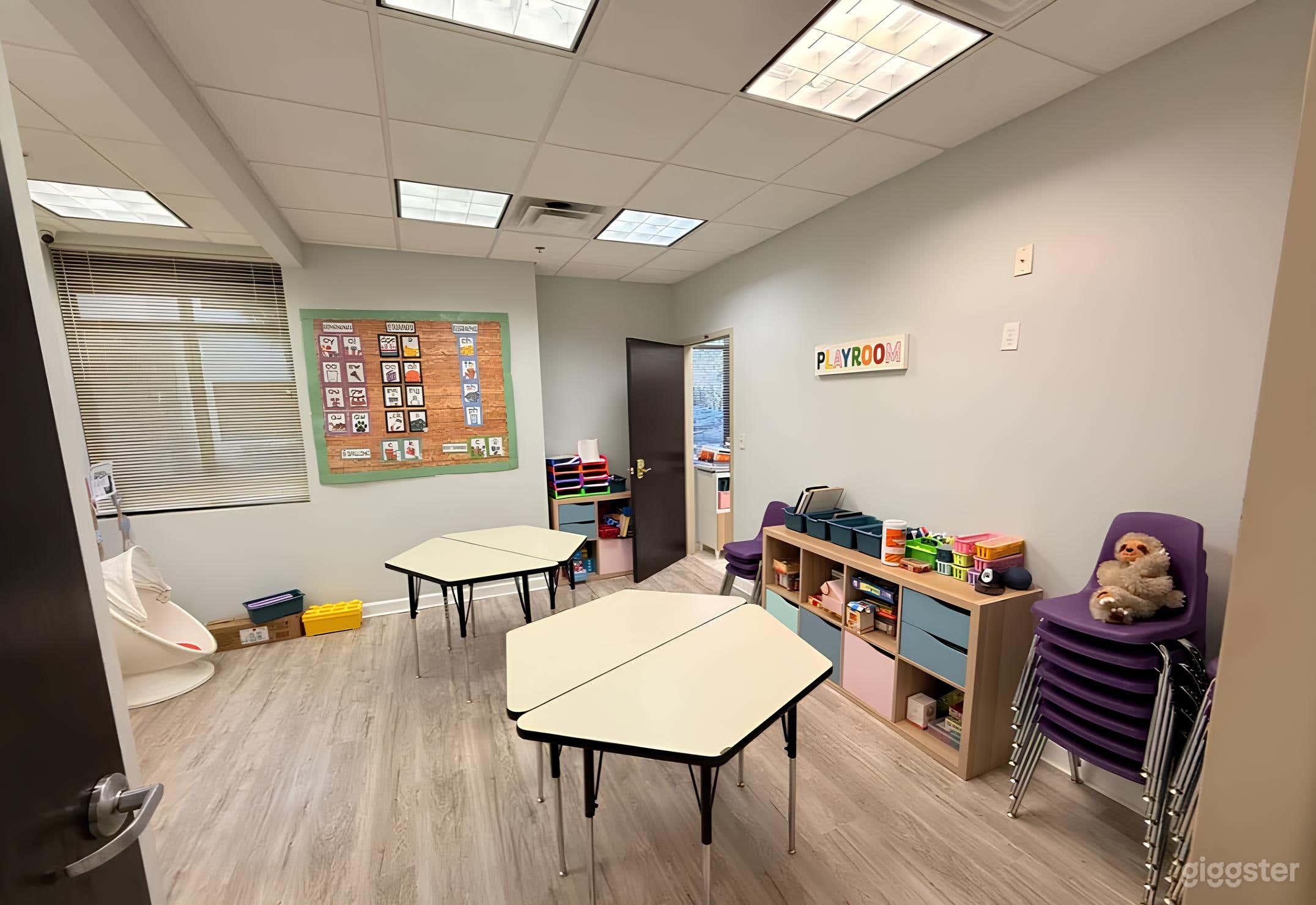 Bright & Cozy Classroom Studio Photo 1