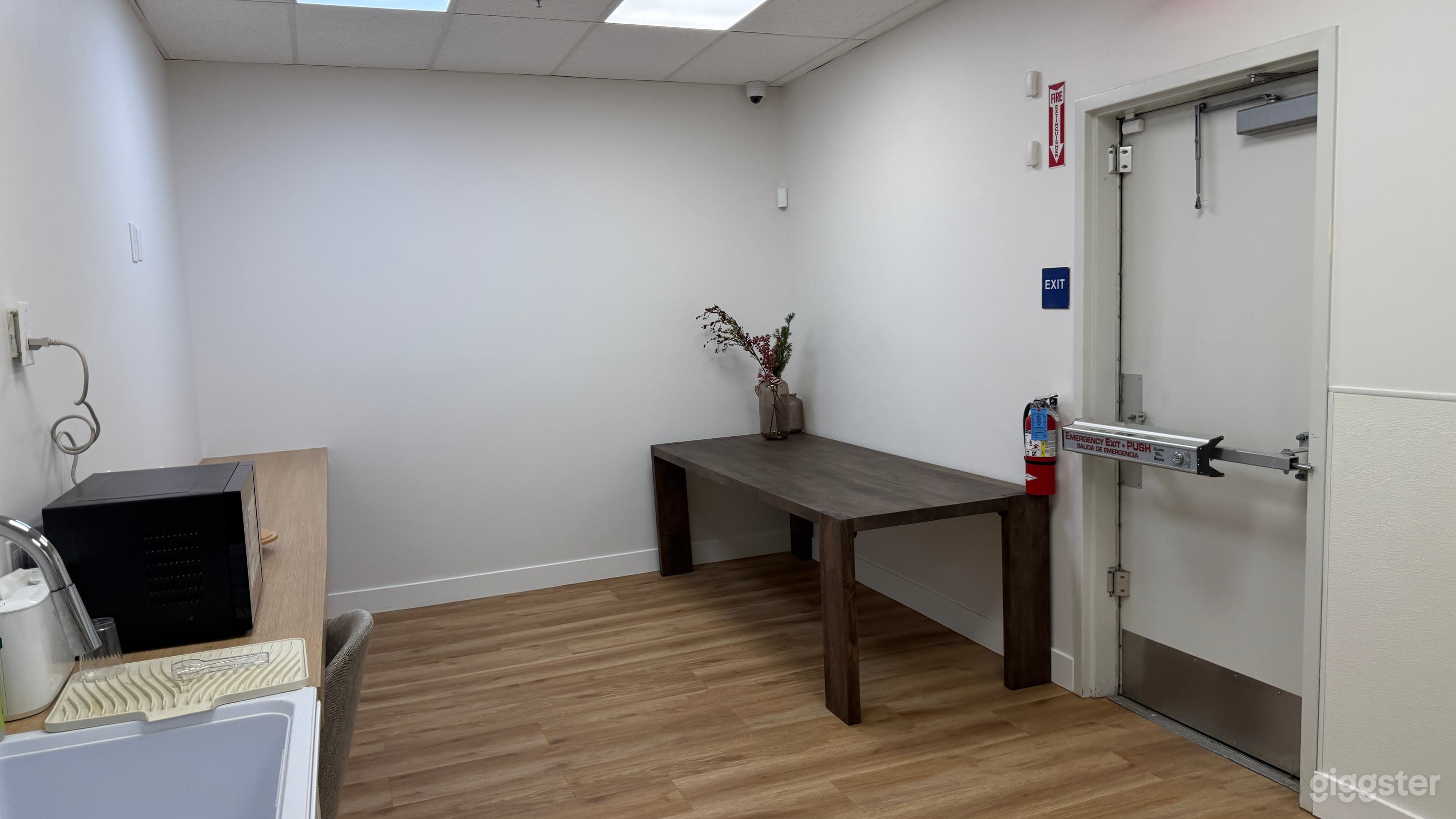 Modern Boutique Meeting & Workshop Space in Orange County Photo 2