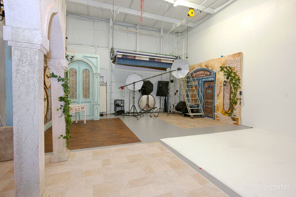 Fully Equipped Photo Studio with Conference Area in Carmel City Photo 1