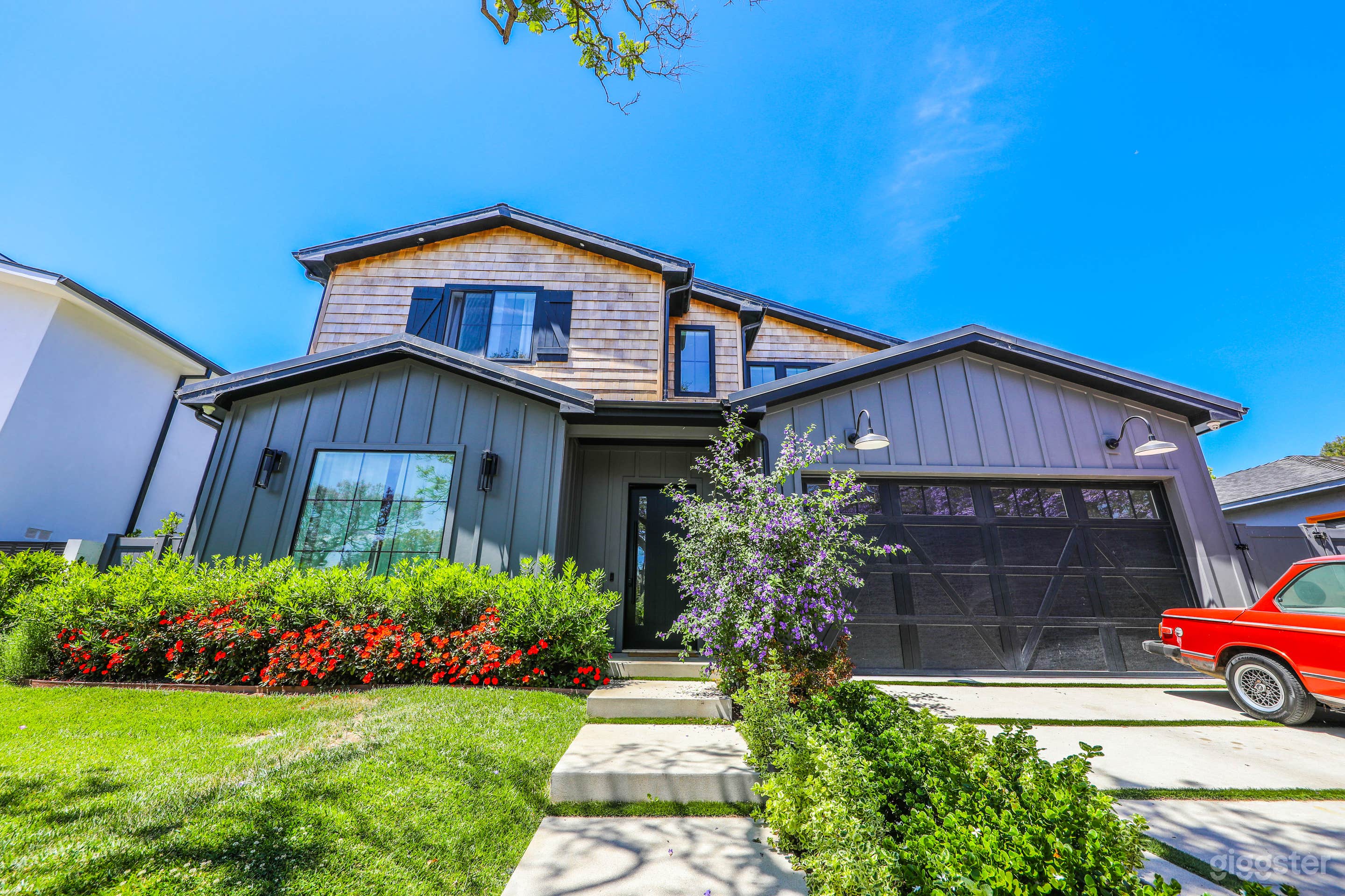 Stylish modern farmhouse with pool  Photo 1