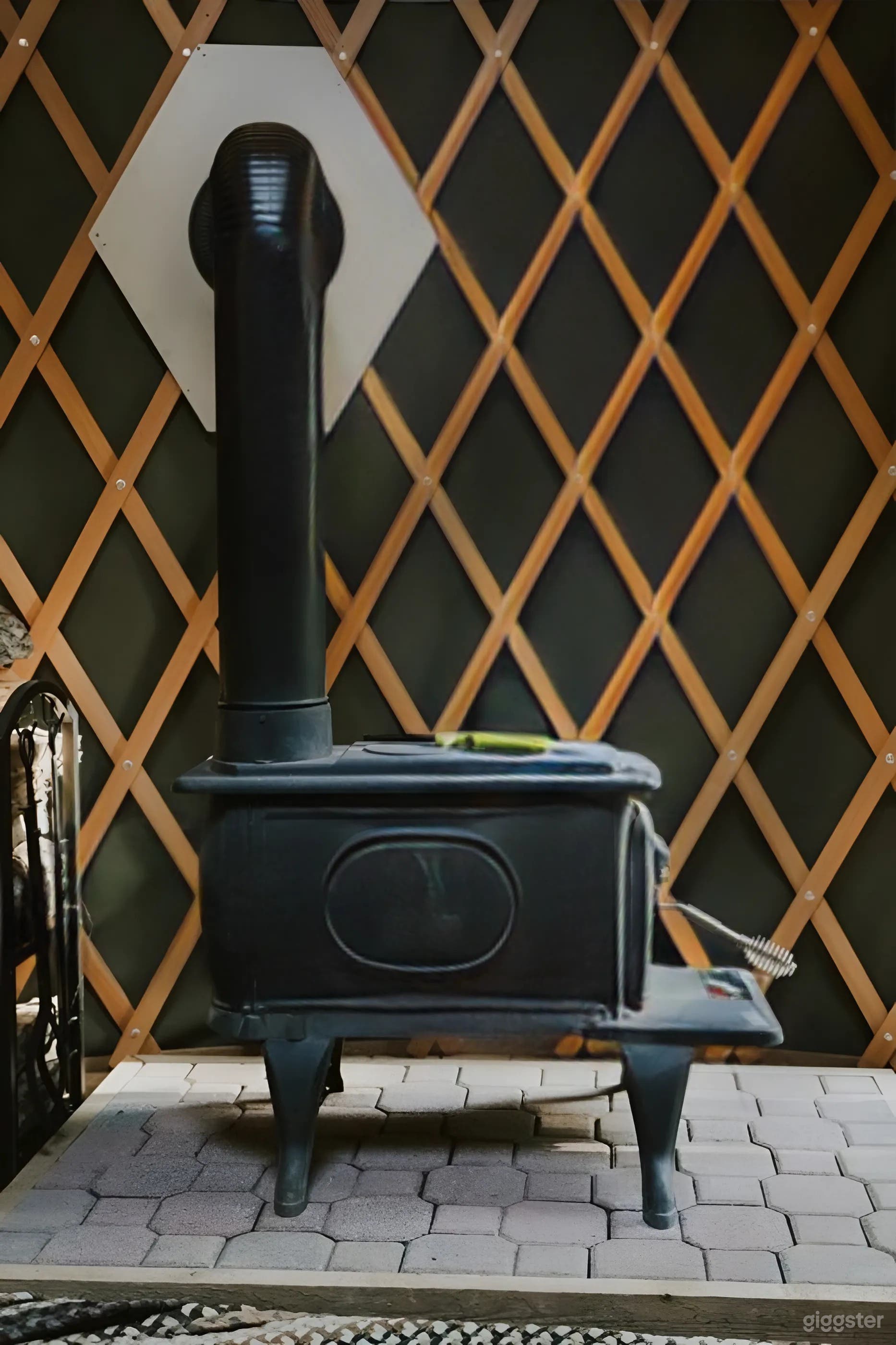 Morel - Cozy Forest Yurt Photo 3