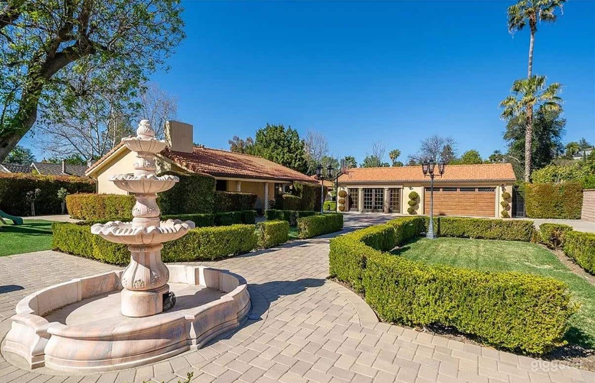 Mediterranean Compound in Woodland Hills Photo 2