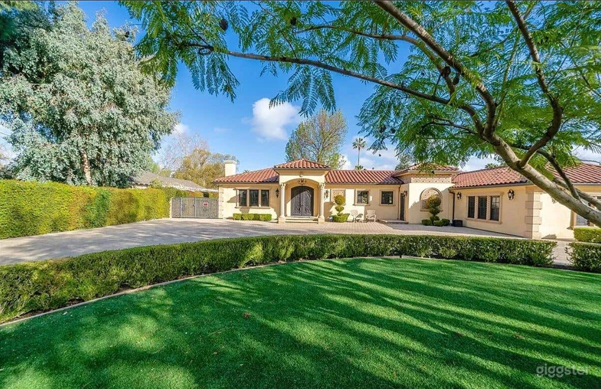 Mediterranean Compound in Woodland Hills Photo 4