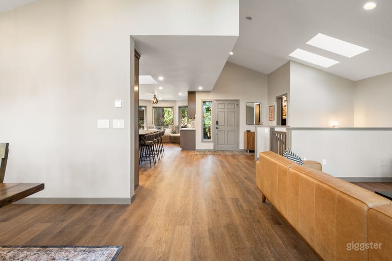  Bellevue Forest Retreat with Balcony in the Trees 