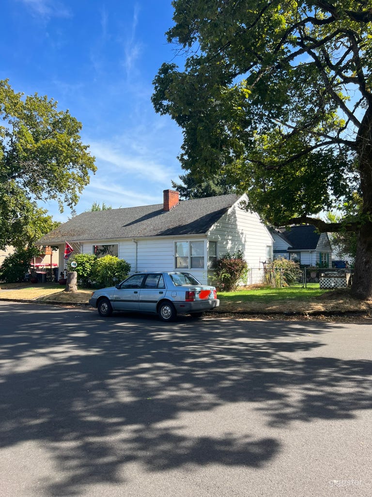  1940’s SFH in Beautiful Neighborhood 