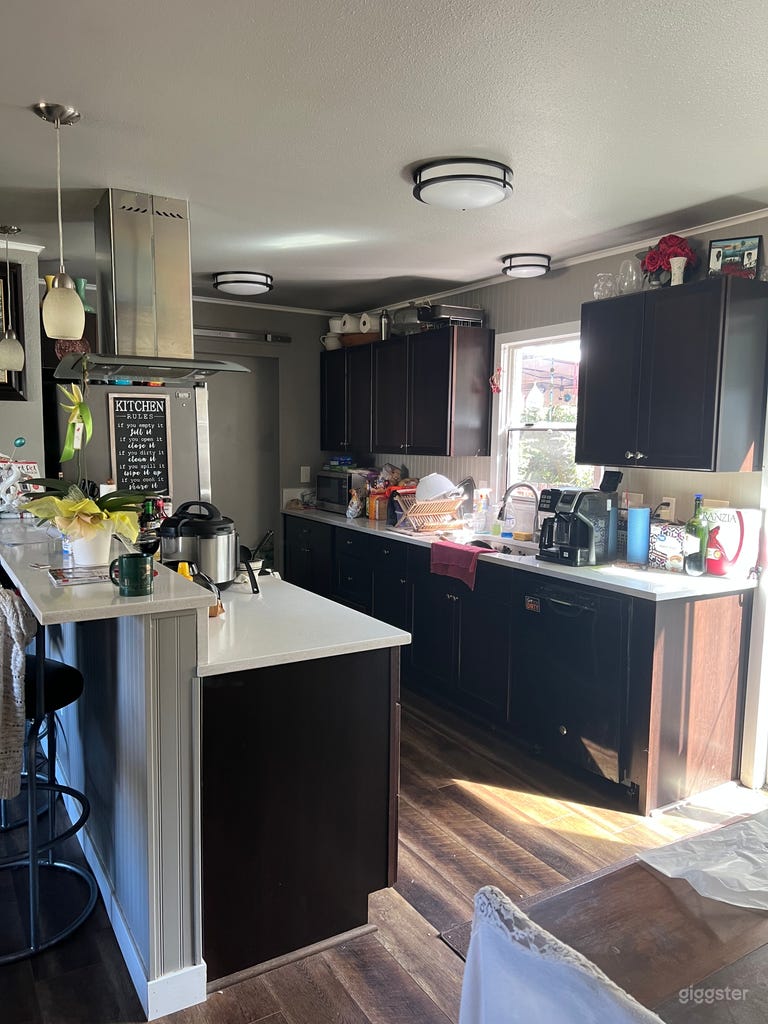  1940’s SFH in Beautiful Neighborhood 