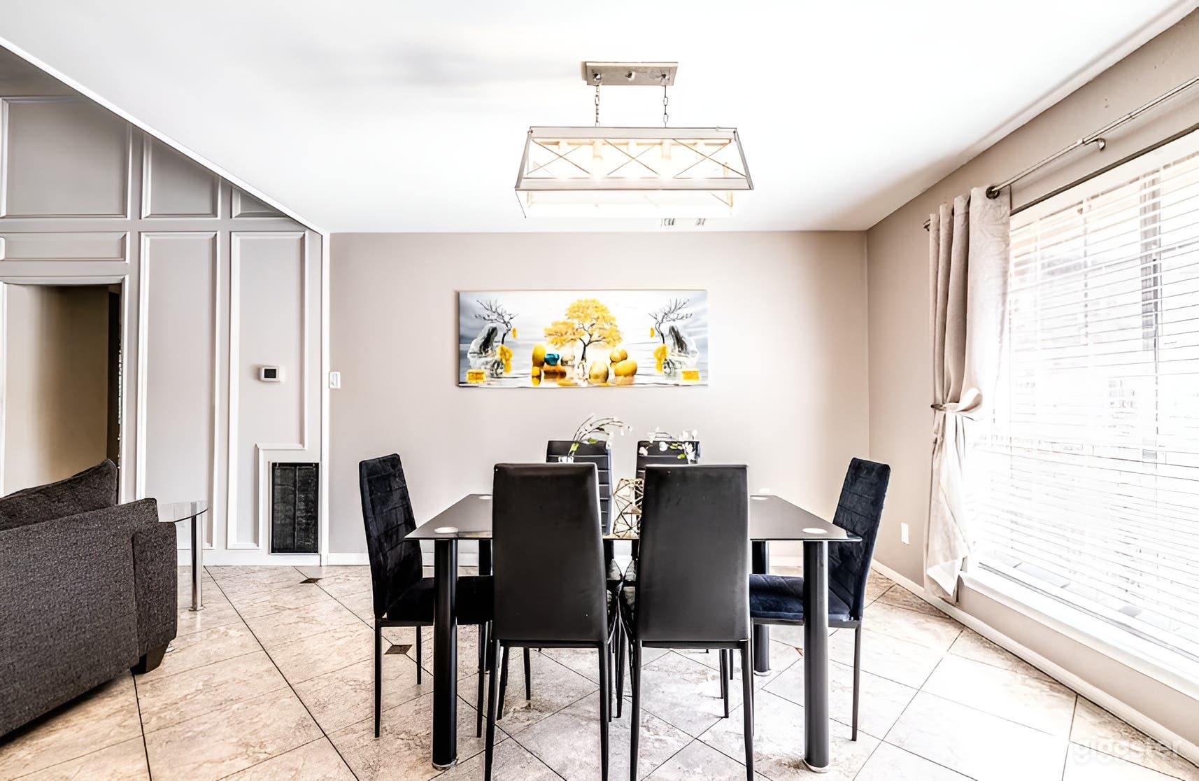 Private 5-Bedroom Home with Pool, Spa &amp; Outdoor Lounge Photo 4