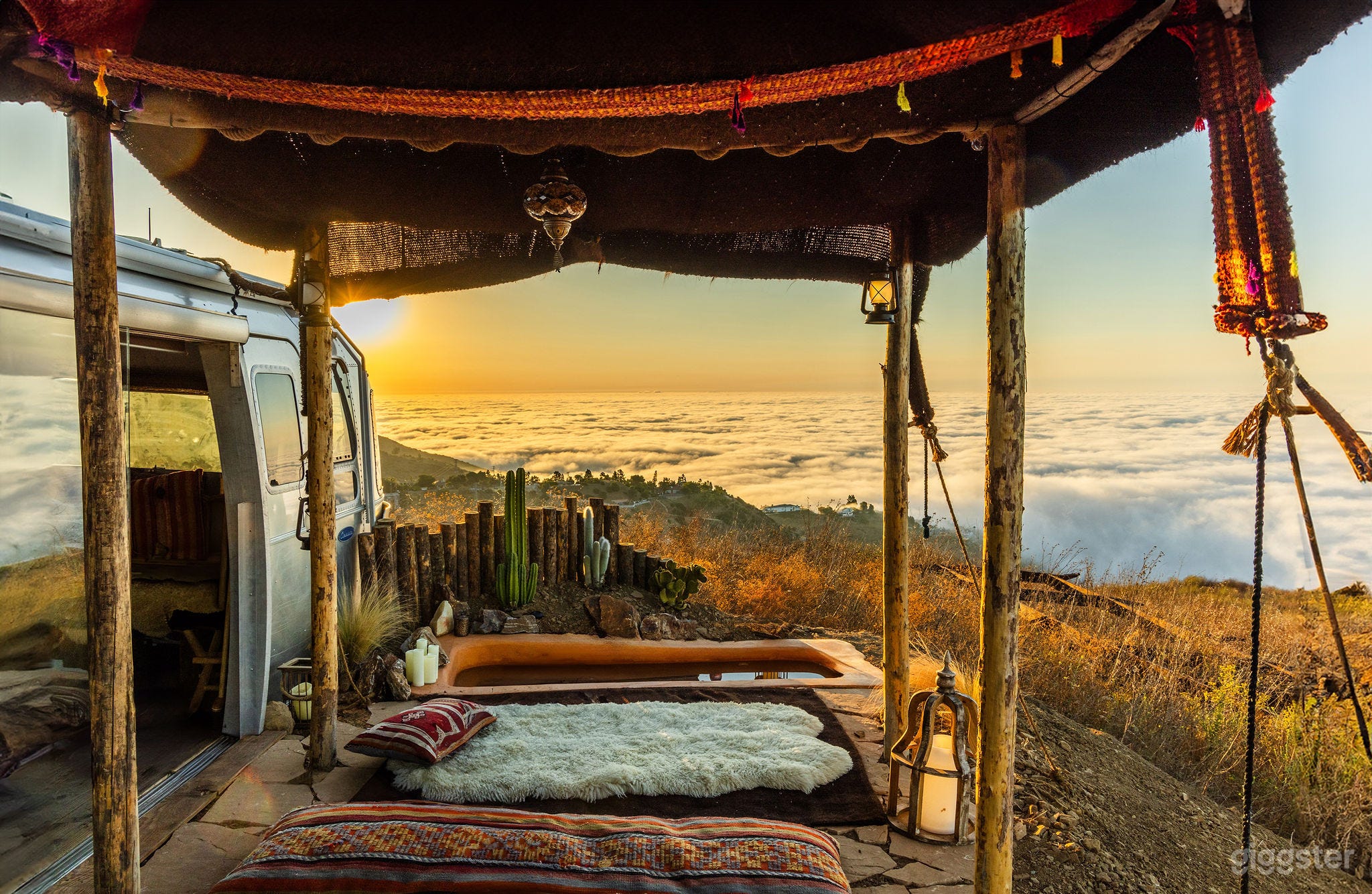 DREAM AIRSTREAM! INSANE OCEAN VIEW-HOT TUB-CINEMA! Photo 1