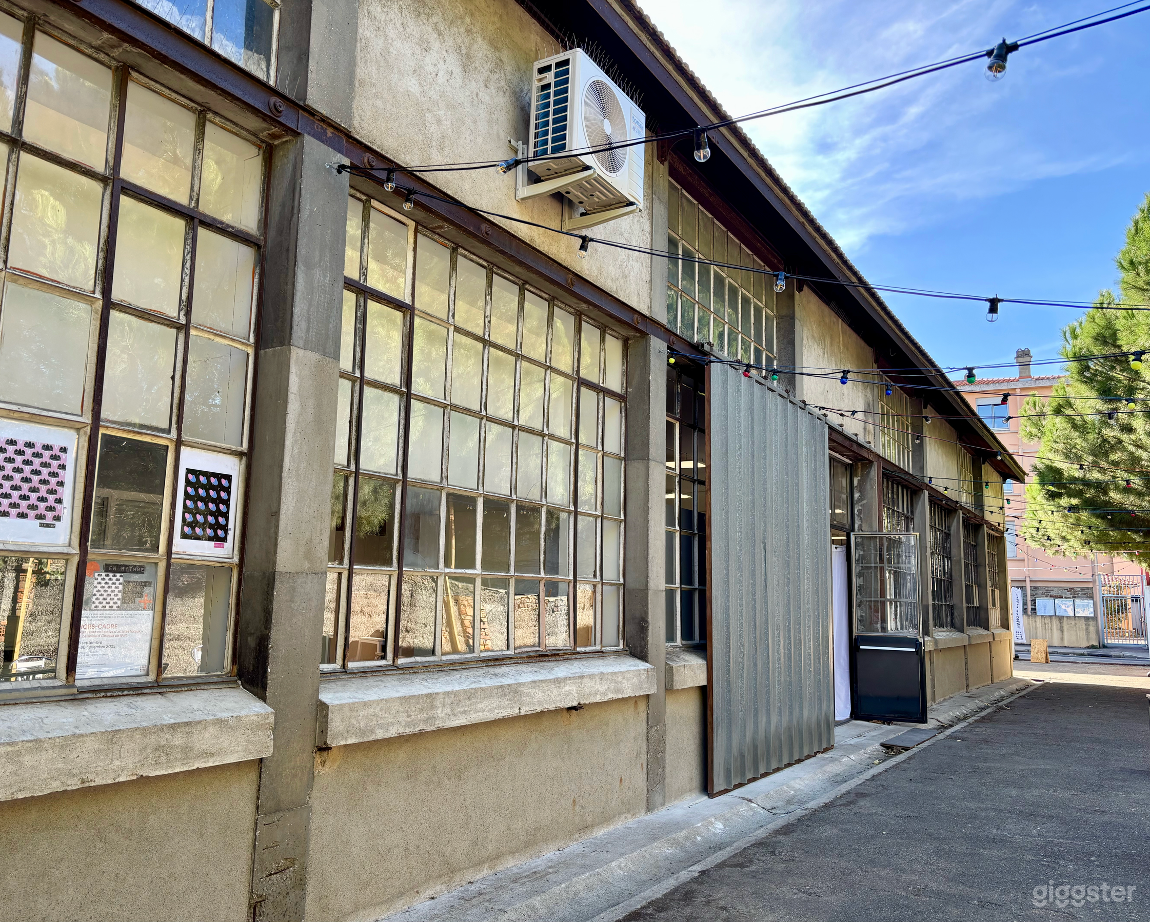Photo de Centre d'art contemporain dans une halle industrielle 3